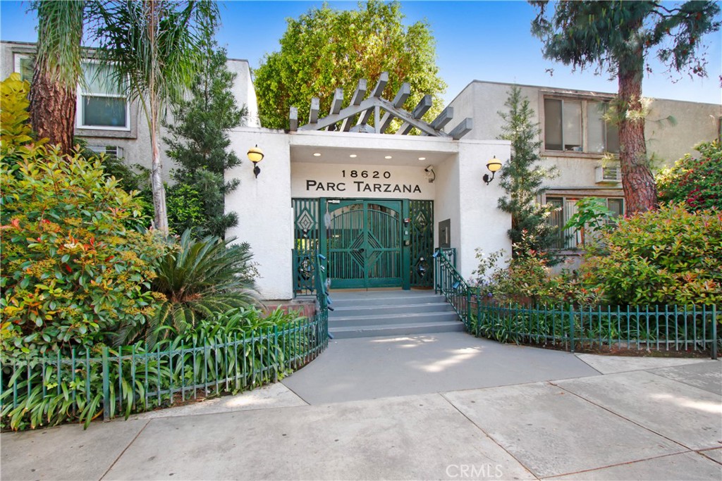 18620 Hatteras Street 201, Tarzana, CA 91356