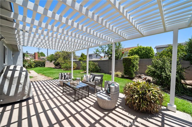 16660 Spruce Circle, Fountain Valley CA: https://media.crmls.org/medias/95d3bd5f-2879-4ce5-90c4-dce8a1b1daba.jpg