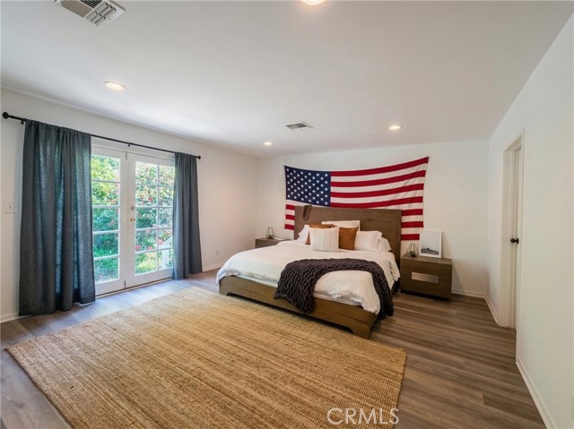 Detail Gallery Image 9 of 19 For 4332 Sunnyslope Ave, Sherman Oaks,  CA 91423 - 4 Beds | 3 Baths