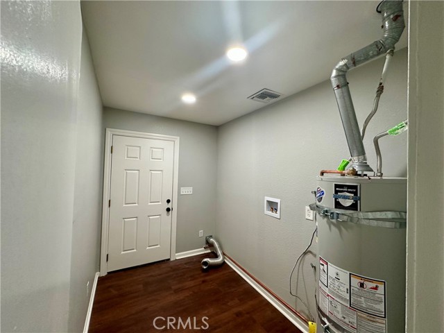 1013 Glacier, Barstow CA: https://media.crmls.org/medias/95d44222-8f2e-47b6-b9d8-98f5bcff7f95.jpg
