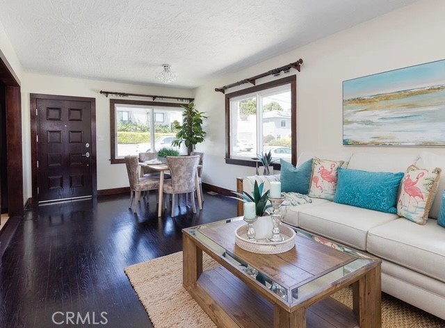 742 Loma Vista Street, El Segundo CA: https://media.crmls.org/medias/95d54199-052e-42be-8fae-da4585f6e629.jpg