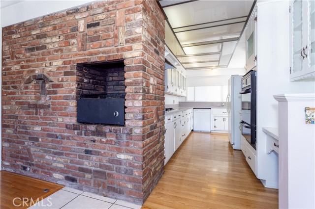 Detail Gallery Image 8 of 74 For 9826 Columbus, North Hills,  CA 91343 - 7 Beds | 5/1 Baths