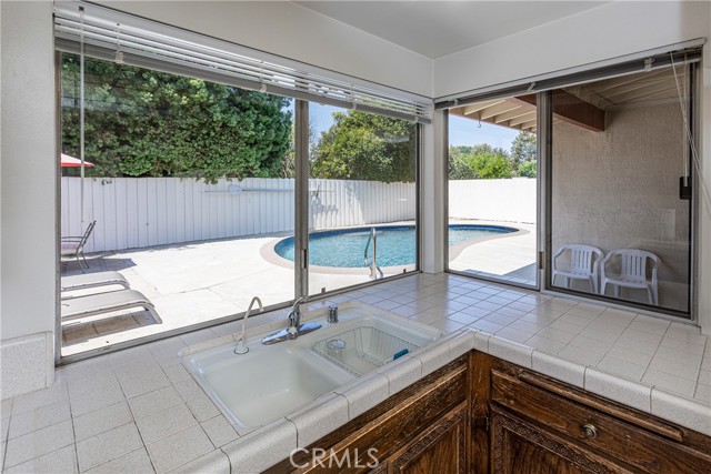Detail Gallery Image 12 of 39 For 6849 Whitaker Ave, Lake Balboa,  CA 91406 - 3 Beds | 2 Baths