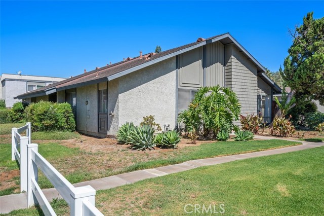 6258 Avenue Juan Diaz, Jurupa Valley CA: https://media.crmls.org/medias/95d7ba49-ab51-46cf-b875-9729eb0737d1.jpg
