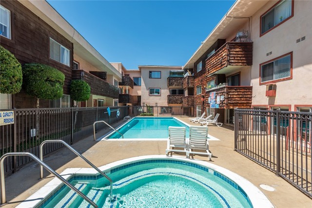 Detail Gallery Image 17 of 21 For 5349 Newcastle Ave #20,  Encino,  CA 91316 - 2 Beds | 2 Baths