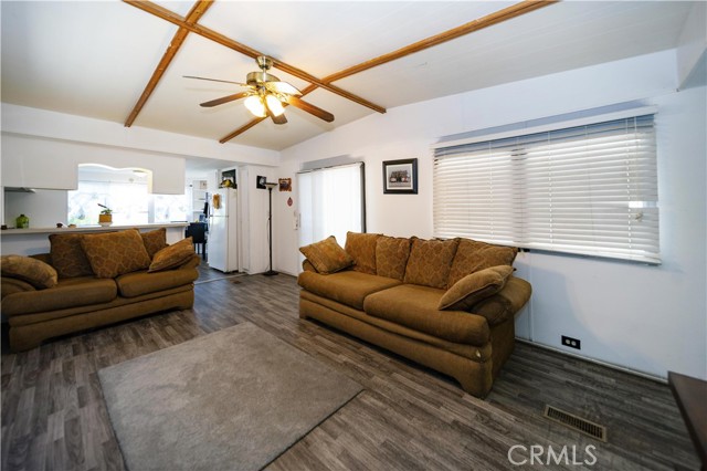 25521 Lincoln Avenue, Hemet CA: https://media.crmls.org/medias/95d97e7a-1495-4739-9b15-ee7219fb513b.jpg