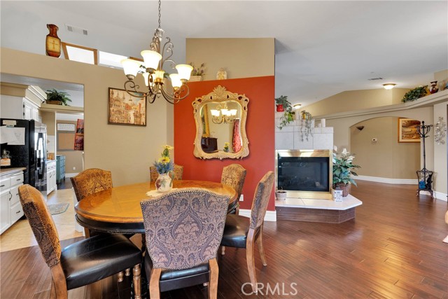 12958 Ranchero Road, Oak Hills CA: https://media.crmls.org/medias/95d9b0c6-224d-4393-bea4-5e39c4d6f596.jpg