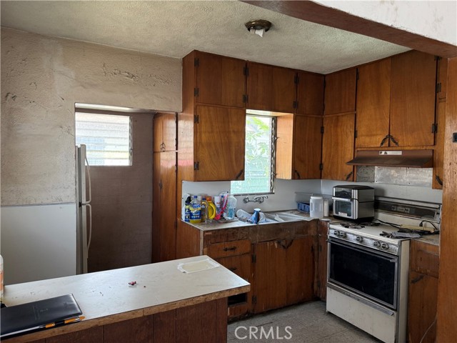 Image 3 of 9 For 2412 Gale  