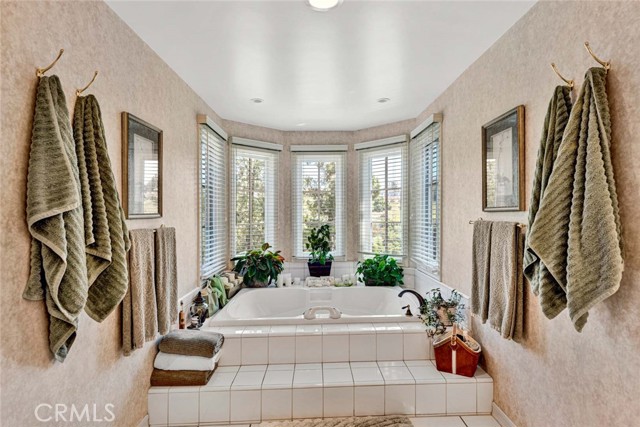 10302 Broadview Place, North Tustin CA: https://media.crmls.org/medias/95da9667-9147-4114-b36b-bbd77cf89469.jpg
