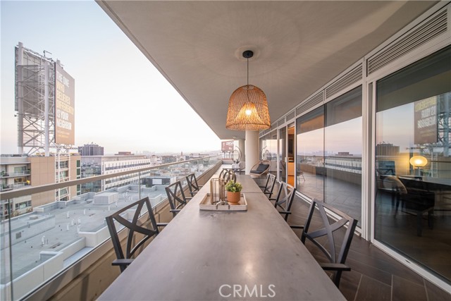 6250 Hollywood Boulevard, Los Angeles CA: https://media.crmls.org/medias/95dab7c8-b9c1-4223-ac11-87815ef42a0f.jpg