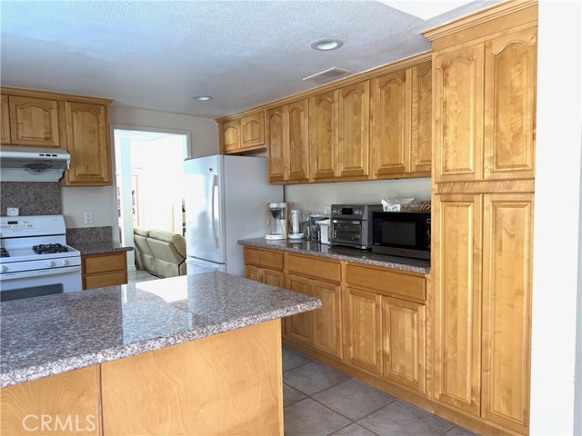 2227 Langspur Drive, Hacienda Heights CA: https://media.crmls.org/medias/95db93ab-9b2a-4872-b240-e4b7ed921d25.jpg