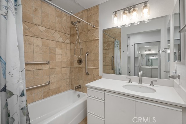 Detail Gallery Image 19 of 31 For 16 Villa Point Dr, Newport Beach,  CA 92660 - 1 Beds | 1 Baths