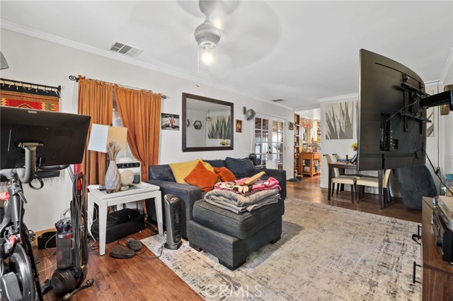 932 Coronado Avenue, Long Beach CA: https://media.crmls.org/medias/95dc7a96-83d4-4969-8b61-7db124d8a87e.jpg