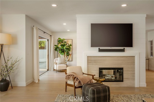 Detail Gallery Image 9 of 29 For 1720 Oak Ave, Manhattan Beach,  CA 90266 - 4 Beds | 3/1 Baths