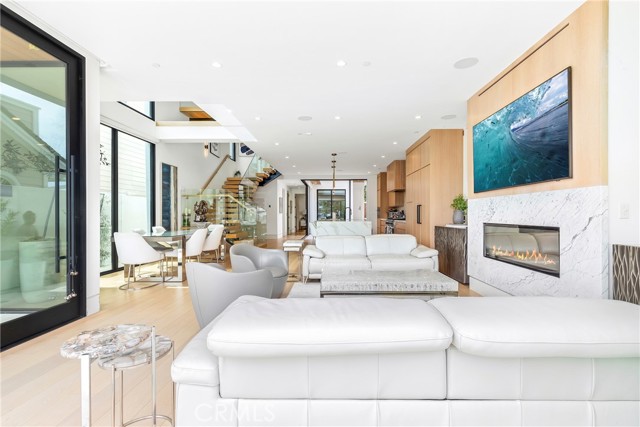 Detail Gallery Image 7 of 61 For 221 Heliotrope Ave, Corona Del Mar,  CA 92625 - 4 Beds | 5/1 Baths