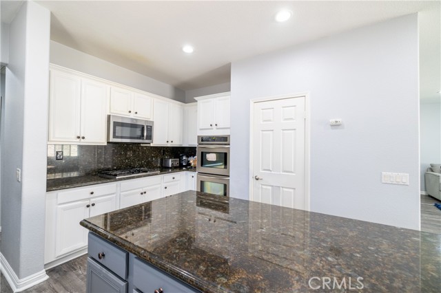 Detail Gallery Image 4 of 25 For 27859 Cirrus Cir, Corona,  CA 92883 - 5 Beds | 2/1 Baths