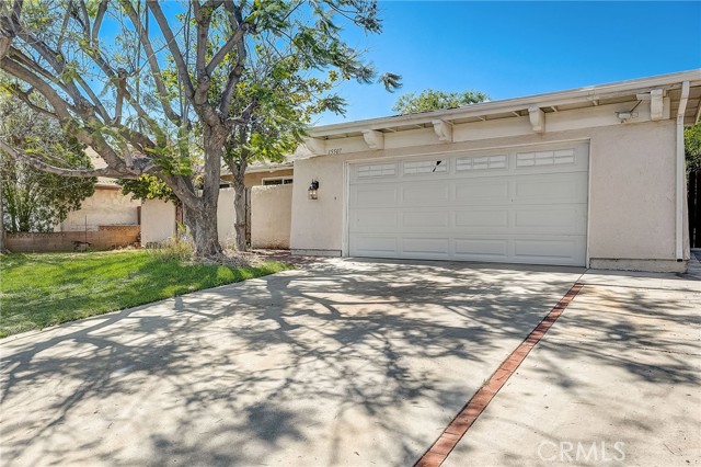 15507 La Valle Street photo 2