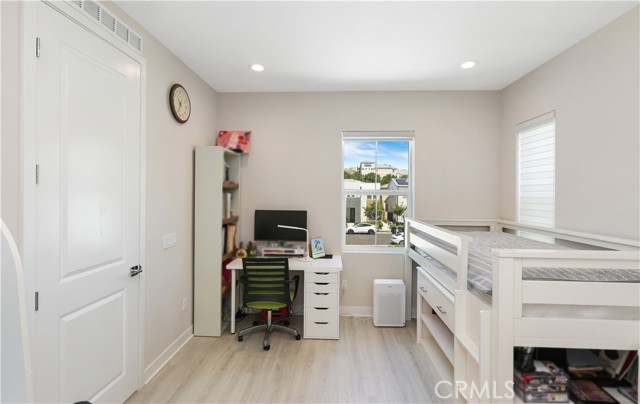 230 Holliston, Lake Forest CA: https://media.crmls.org/medias/95df421b-4d84-4d02-906a-73f3b5e34acd.jpg