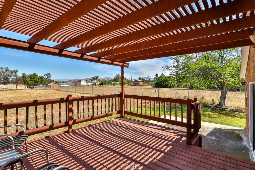 https://media.crmls.org/medias/95e03c73-e7a8-4088-83b6-ef43a3ef661d.jpg?preset=X-Large