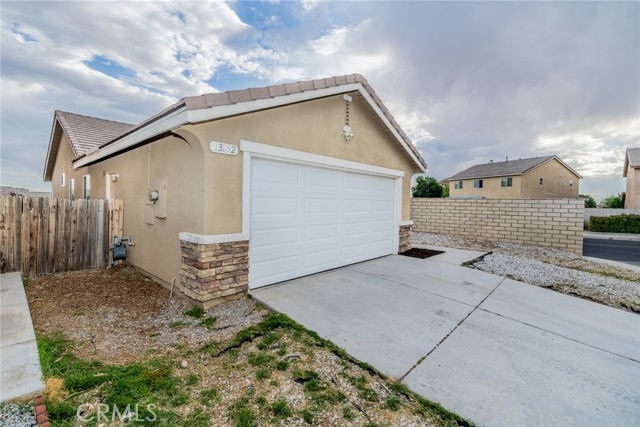 Detail Gallery Image 4 of 41 For 13892 Summer Wind St, Victorville,  CA 92394 - 3 Beds | 2 Baths
