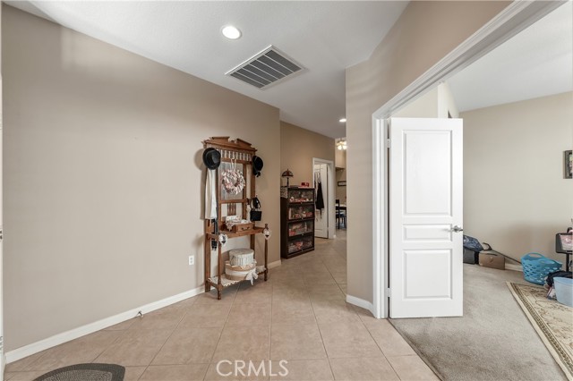 671 Zaharias Circle, Hemet CA: https://media.crmls.org/medias/95e0bf4d-6c6a-4300-80df-152a90b61917.jpg