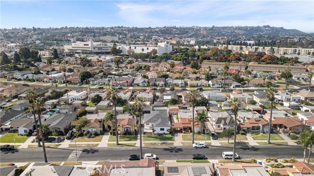 3945 S Norton Avenue, Los Angeles CA: https://media.crmls.org/medias/95e115fb-4606-43b5-98ce-58eea48db3d5.jpg