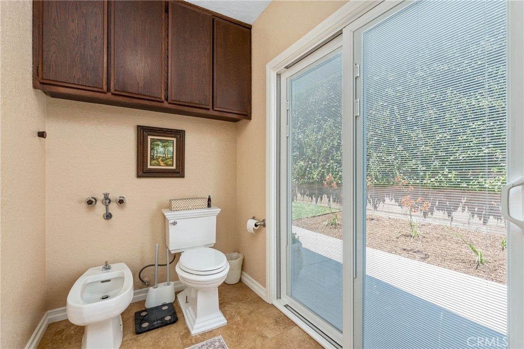 https://media.crmls.org/medias/95e13150-5ac7-476a-b7e7-d200220e9f3d.jpg?preset=X-Large