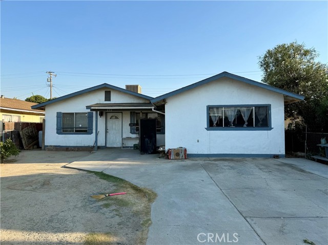 Detail Gallery Image 1 of 1 For 230 W 15th Place, Delano,  CA 93215 - 5 Beds | 2 Baths