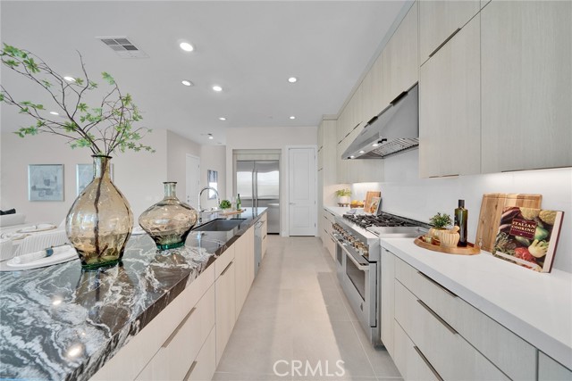 Detail Gallery Image 8 of 53 For 121 Mulberry, Lake Forest,  CA 92630 - 5 Beds | 5 Baths