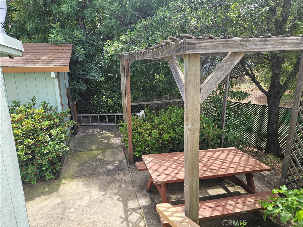 https://media.crmls.org/medias/95e26543-1a0a-42c4-893e-2b8bd0564f47.jpg?preset=X-Large