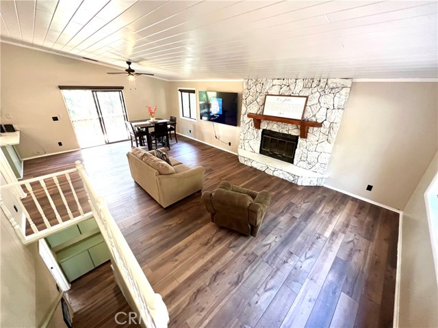 24792 Bernard Drive, Crestline CA: https://media.crmls.org/medias/95e2cd79-da89-4cac-a384-f1db33940f1d.jpg