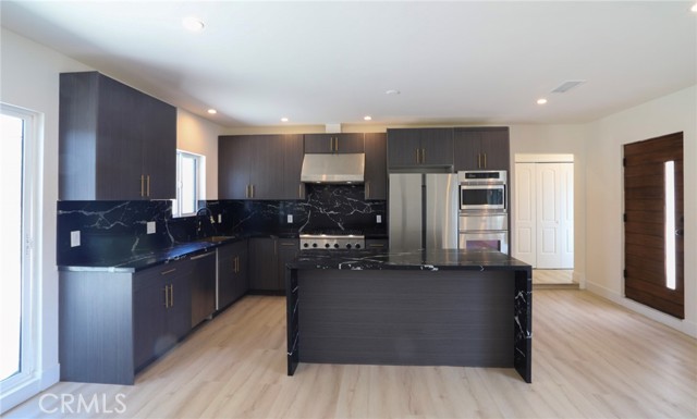 Detail Gallery Image 18 of 35 For 8129 Radford Ave, North Hollywood,  CA 91605 - 6 Beds | 4 Baths