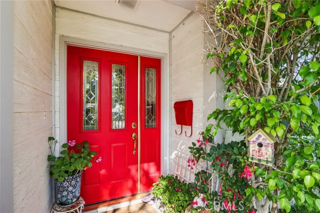Detail Gallery Image 4 of 28 For 925 N Valley St, Burbank,  CA 91505 - 3 Beds | 2 Baths