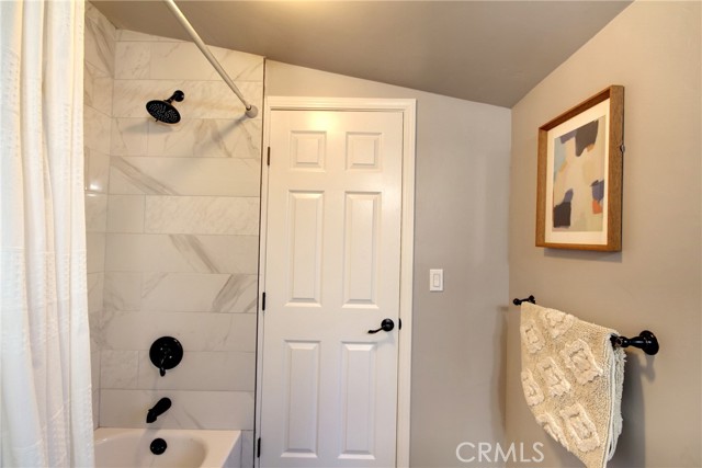 Detail Gallery Image 17 of 27 For 745 Eureka Dr, Big Bear Lake,  CA 92315 - 3 Beds | 2 Baths