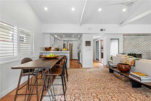 304 Larkspur Avenue, Corona del Mar CA: https://media.crmls.org/medias/95e66c93-f4a3-4be8-b1bb-03a6c9fb173f.jpg