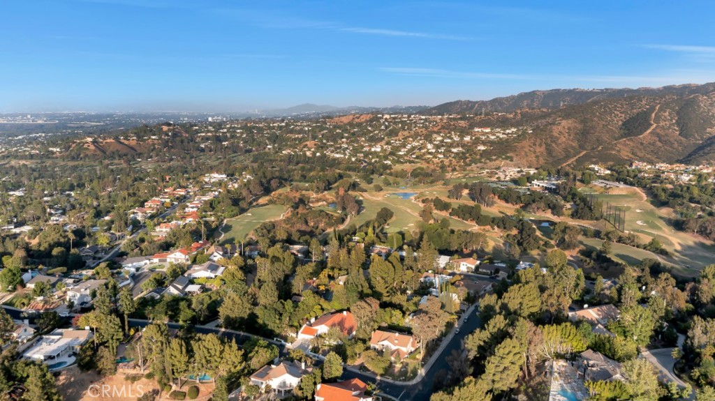 https://media.crmls.org/medias/95e67e8d-7c10-4975-8a09-70d3eb1e8d6f.jpg?preset=X-Large