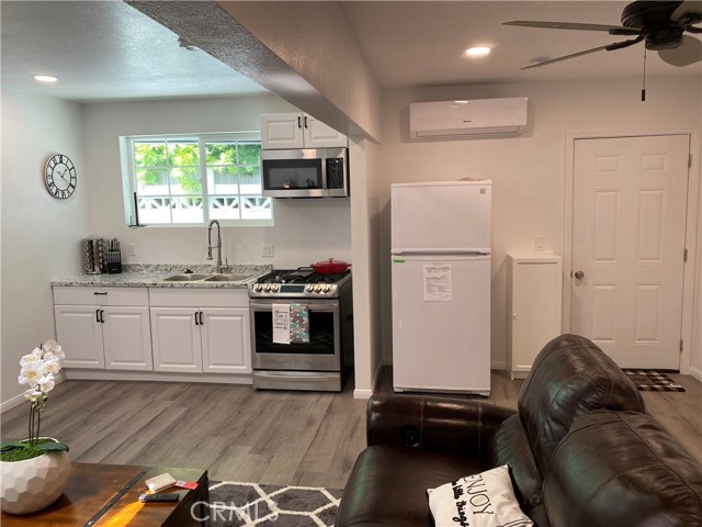 723 N Quince Avenue, Upland CA: https://media.crmls.org/medias/95e9f2f8-3539-4a03-9e02-b6e42486d09e.jpg