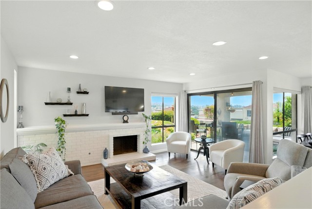 Detail Gallery Image 4 of 43 For 27762 Arta #2,  Mission Viejo,  CA 92692 - 2 Beds | 2 Baths