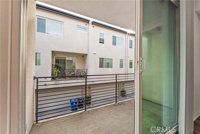 Detail Gallery Image 17 of 31 For 18443 Montage, Northridge,  CA 91324 - 3 Beds | 4 Baths