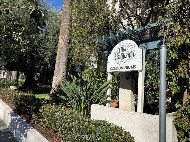 Detail Gallery Image 2 of 10 For 985 E California, Pasadena,  CA 91106 - 2 Beds | 2 Baths