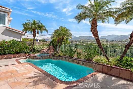 18 Beaconsfield, Rancho Santa Margarita CA: https://media.crmls.org/medias/95eb22a2-5bbe-4185-a6d3-77f33c8f3c4a.jpg