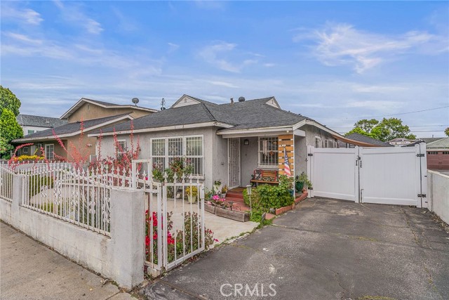 922 Glenoaks Boulevard photo 1