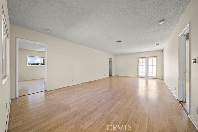 Detail Gallery Image 8 of 32 For 20644 Sherman Way, Winnetka,  CA 91306 - 3 Beds | 2 Baths