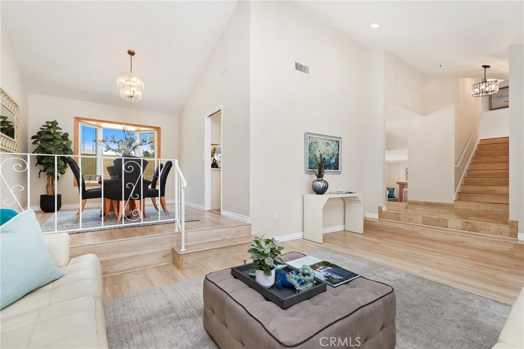 MLS #OC25173182 img 4