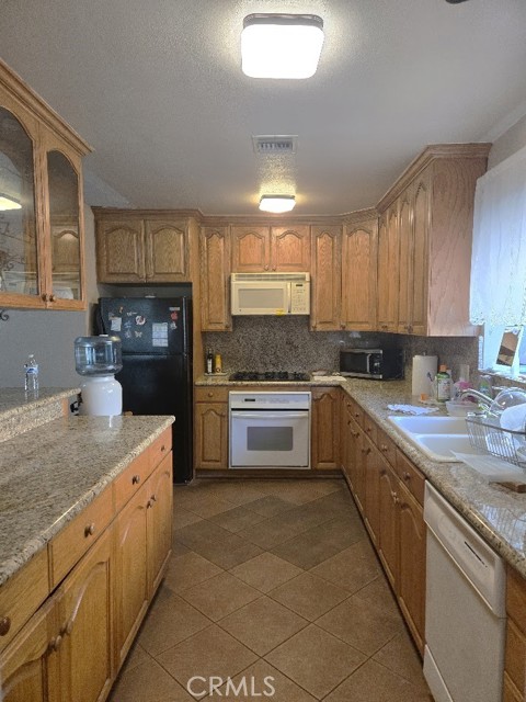 Detail Gallery Image 3 of 9 For 9370 Dorrington, Arleta,  CA 91331 - 3 Beds | 2 Baths