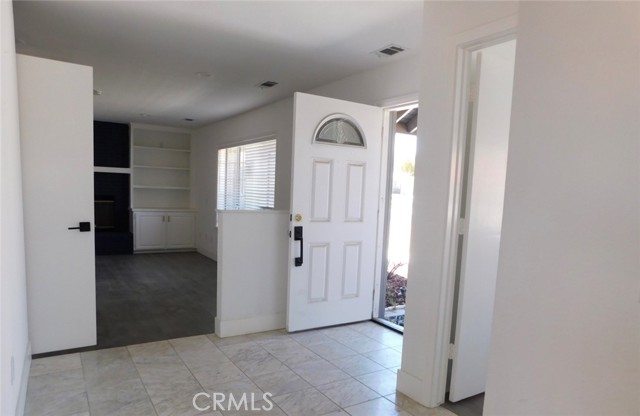 17830 San Gabriel Lane, Victorville CA: https://media.crmls.org/medias/95efe1bf-8f3a-4eae-8d83-57ead47d52cd.jpg