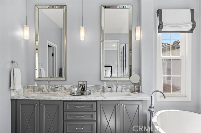 106 Plaza Via Sol, San Clemente CA: https://media.crmls.org/medias/95f04ac7-67ab-4842-99bc-15bb7e67124d.jpg