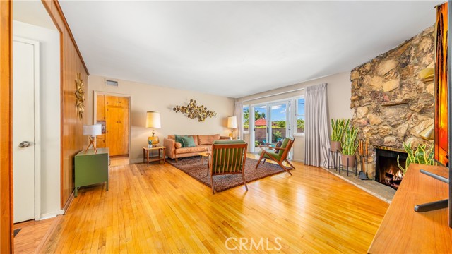 Detail Gallery Image 3 of 14 For 10449 Gloria Ave, Granada Hills,  CA 91344 - 3 Beds | 2 Baths