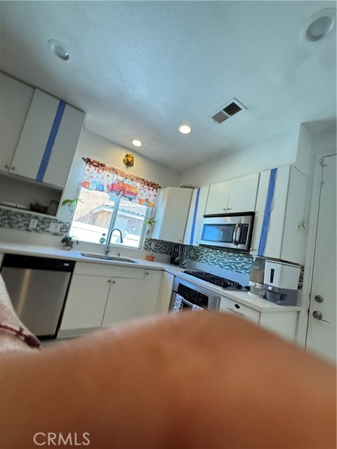 Detail Gallery Image 33 of 44 For 15974 Golden Meadow Ln, Victorville,  CA 92394 - 3 Beds | 2/1 Baths
