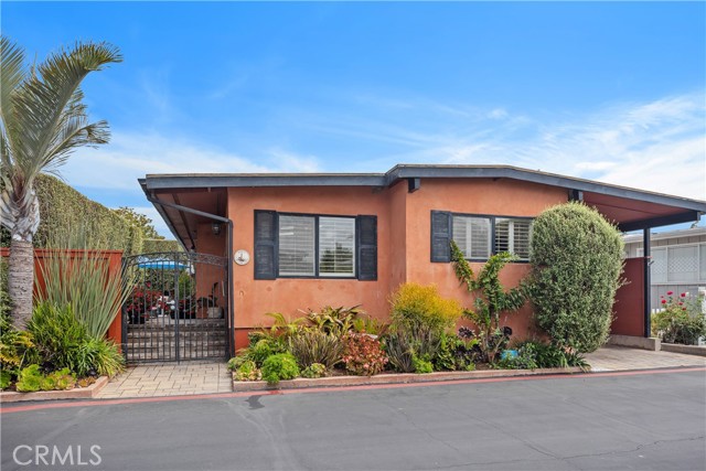 103 Yorktown, Newport Beach CA: https://media.crmls.org/medias/95f189ad-b34d-4c56-91a2-e31689cba72b.jpg